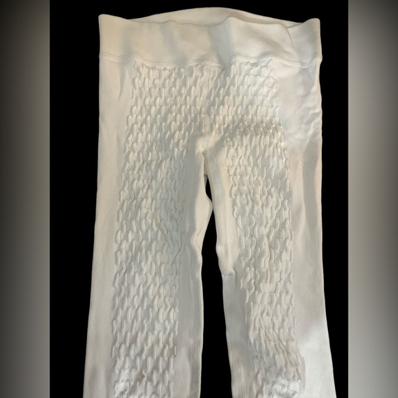 Free People white quilted textured leggings split bottom S NWOT butter soft - Picture 6 of 6